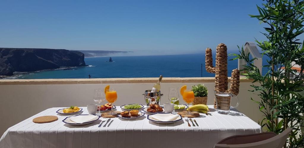 Imagem de Apartment Praia da Arrifana Balcony and seaview