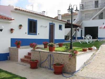 Imagem de THE YELLOW RUSTIC COTTAGE