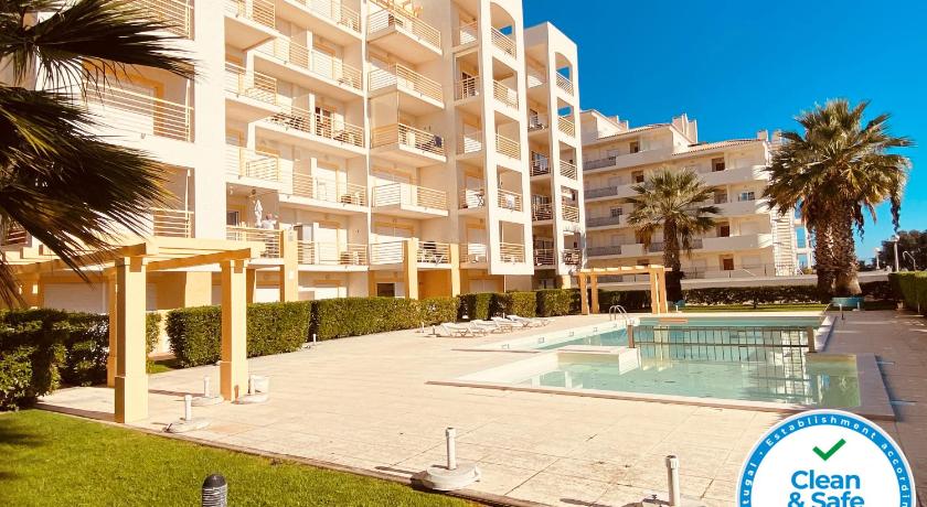 Imagem de Swimming Pool Delight in Albufeira