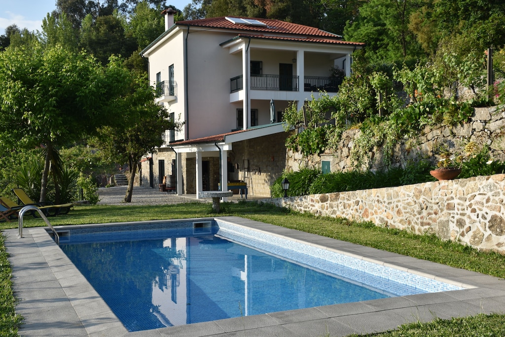 HOUSE AND PEOPLE - TOURISM RENTALS