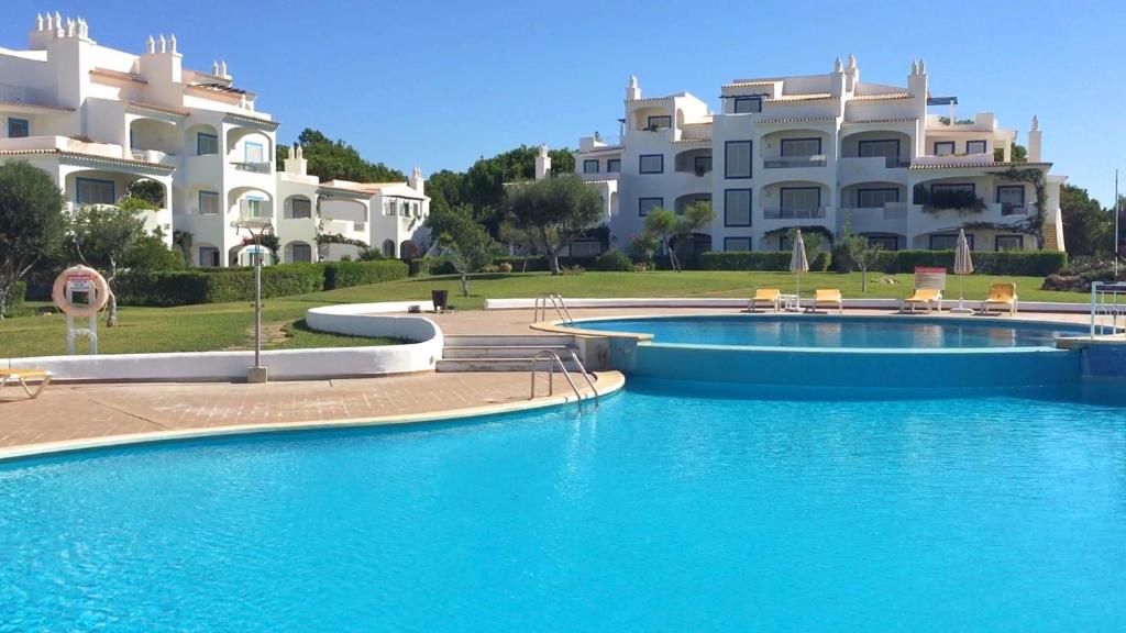 Imagem de Charming Apartment With Private Garden & Pool